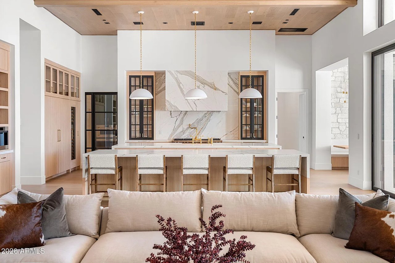 4534 E PEBBLE RIDGE Road