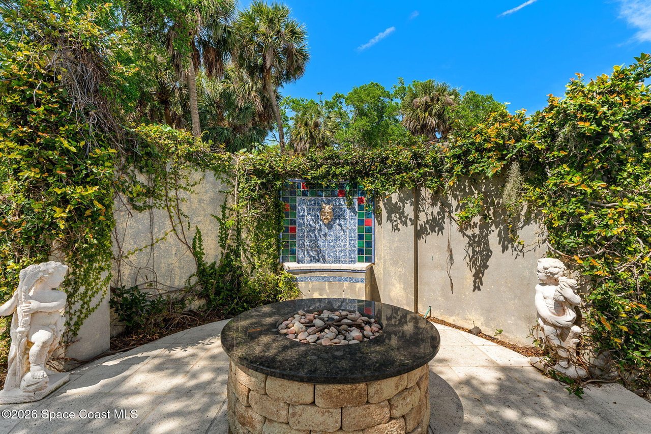 1000 N Riverside Dr