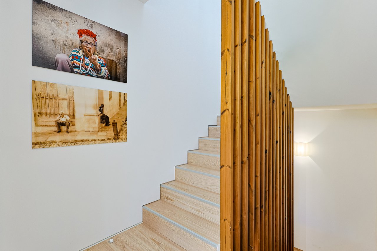 “The Green Villa” – Elegant Luxury Villa with Pool in Carnaxide, Oeiras