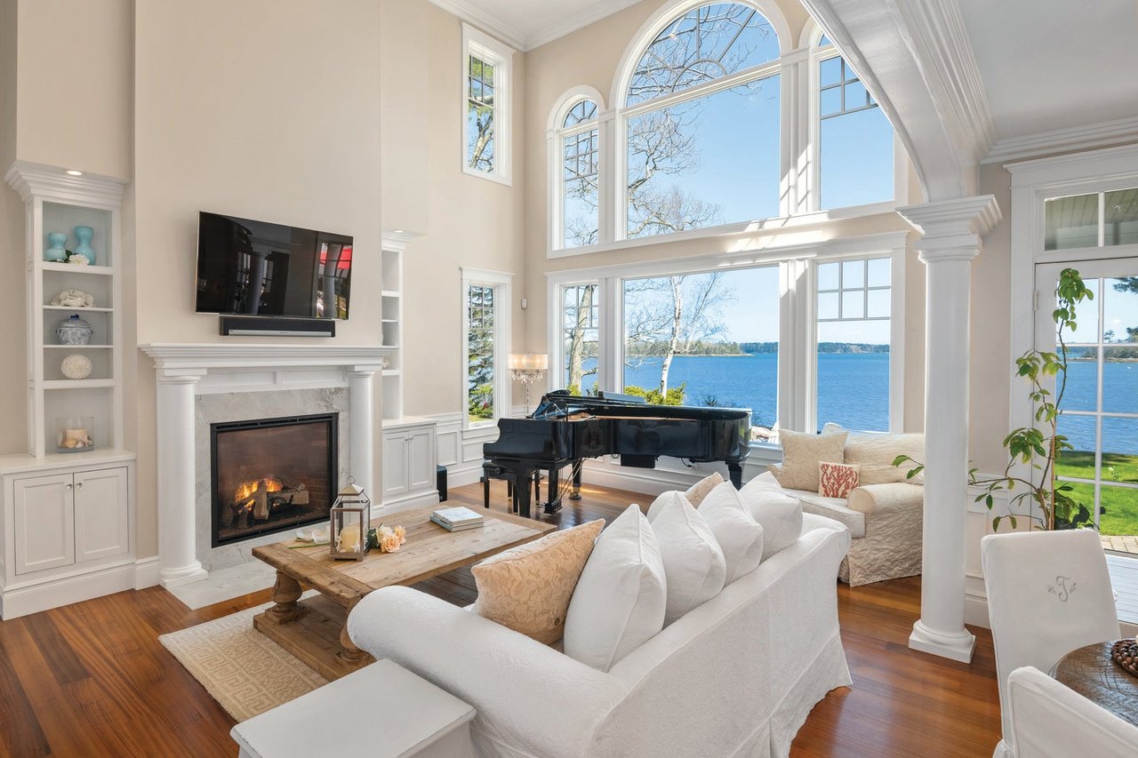 373 Lower Flying Point Road, Freeport