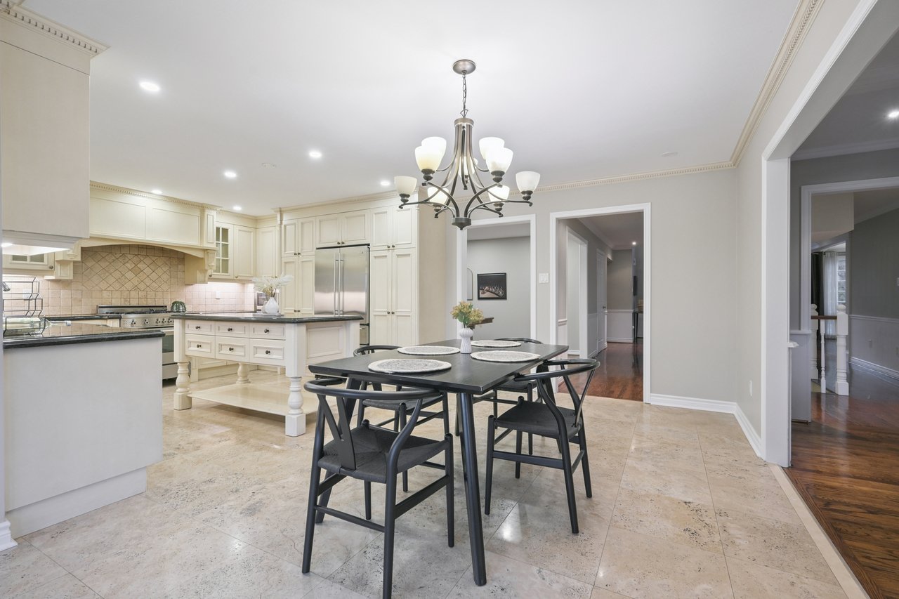 Prestigious Glen Abbey living with a backyard made for summer