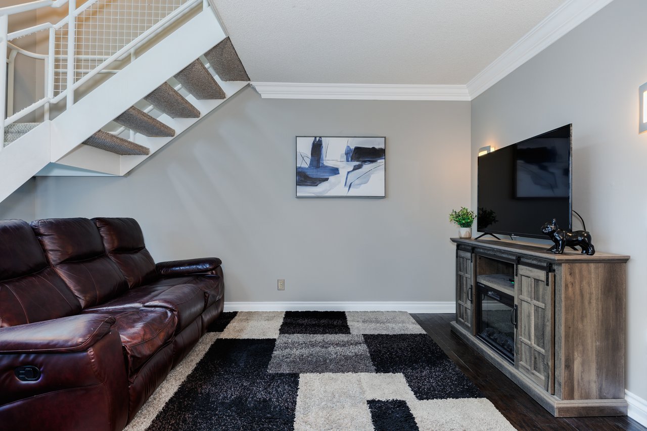 2-Storey Retreat On Queens Quay