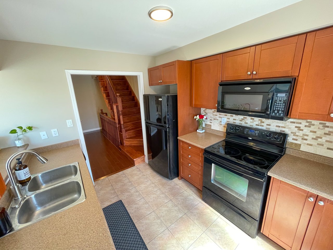 877 Willingdon Cres
