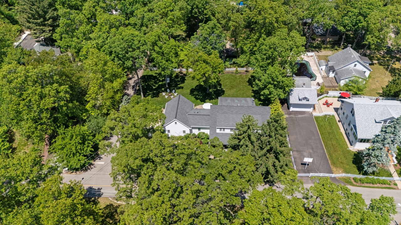 47118 Oak Avenue, Grand Beach, MI 49117