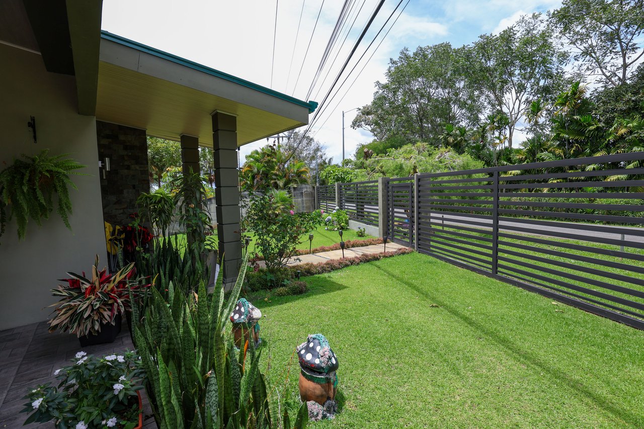 5-BEDROOM CHIRRIPO MOUNTAIN VIEW HOME WITH EASY ACCESS, PREMIUM FINISHES, FRUIT TREES AND LANSCAPED – 0.22 ACRES