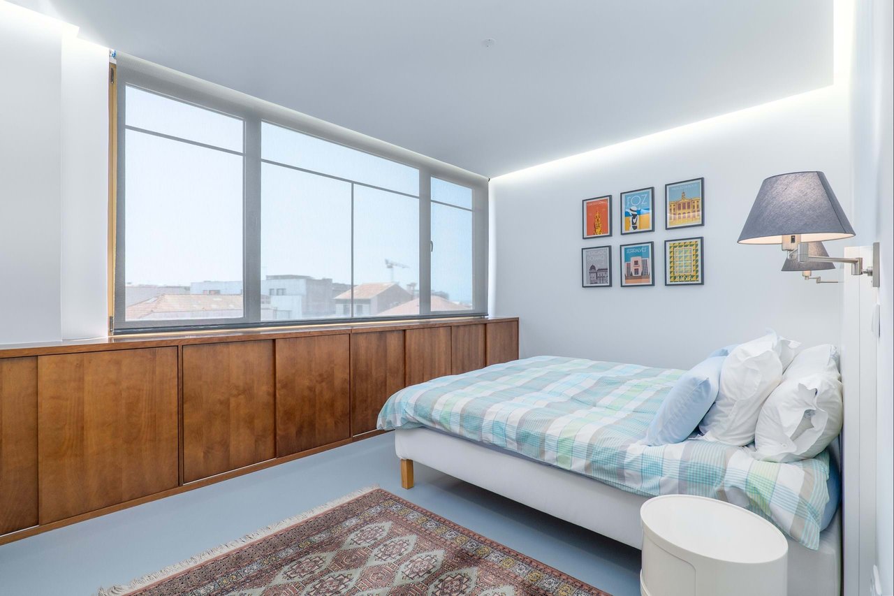 2 Bedroom + 1 Loft with Harbor Views in Central Matosinhos