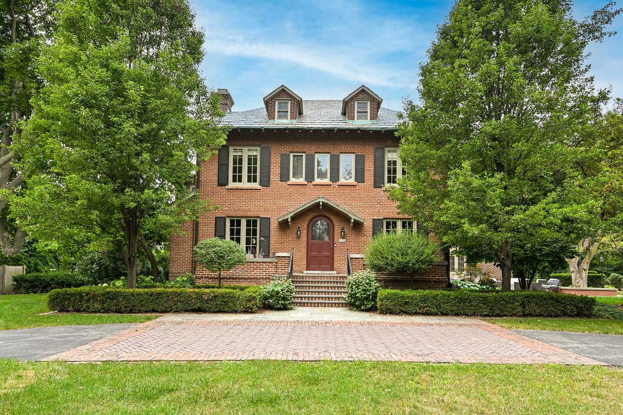Stunning 6 Bedroom Home with Indoor Pool