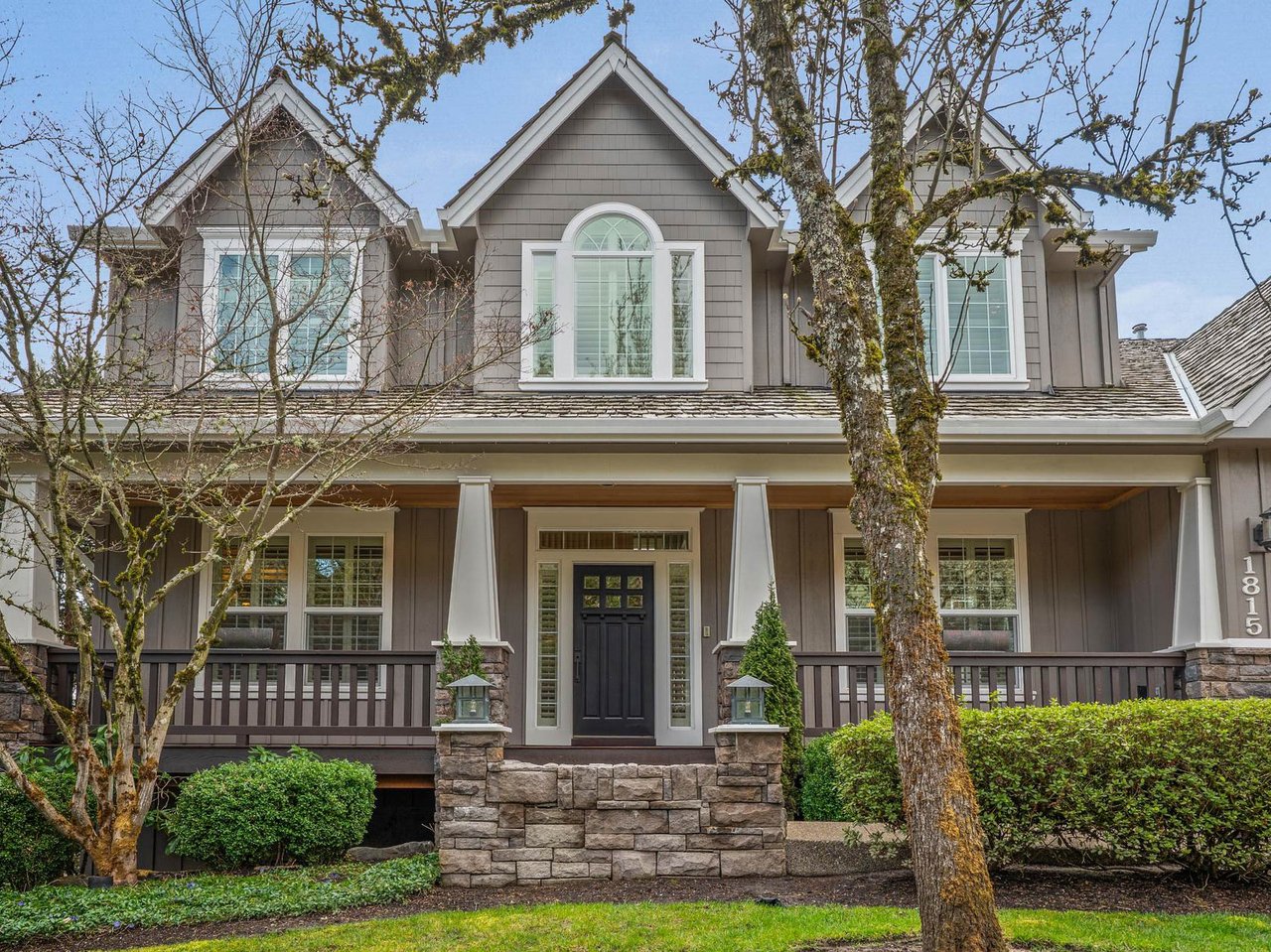 1815 NW ROSEFINCH LN