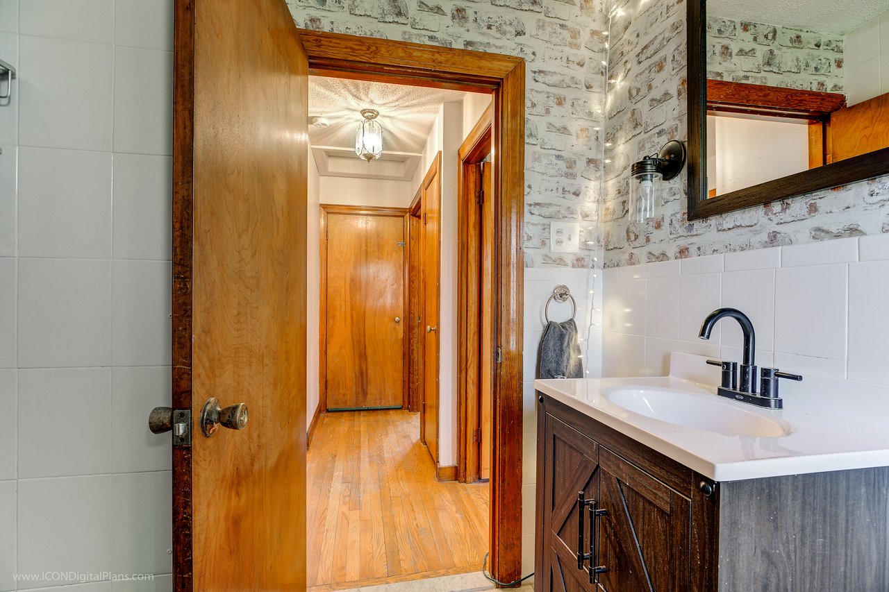 2685 Main Road, Tiverton, RI 02878