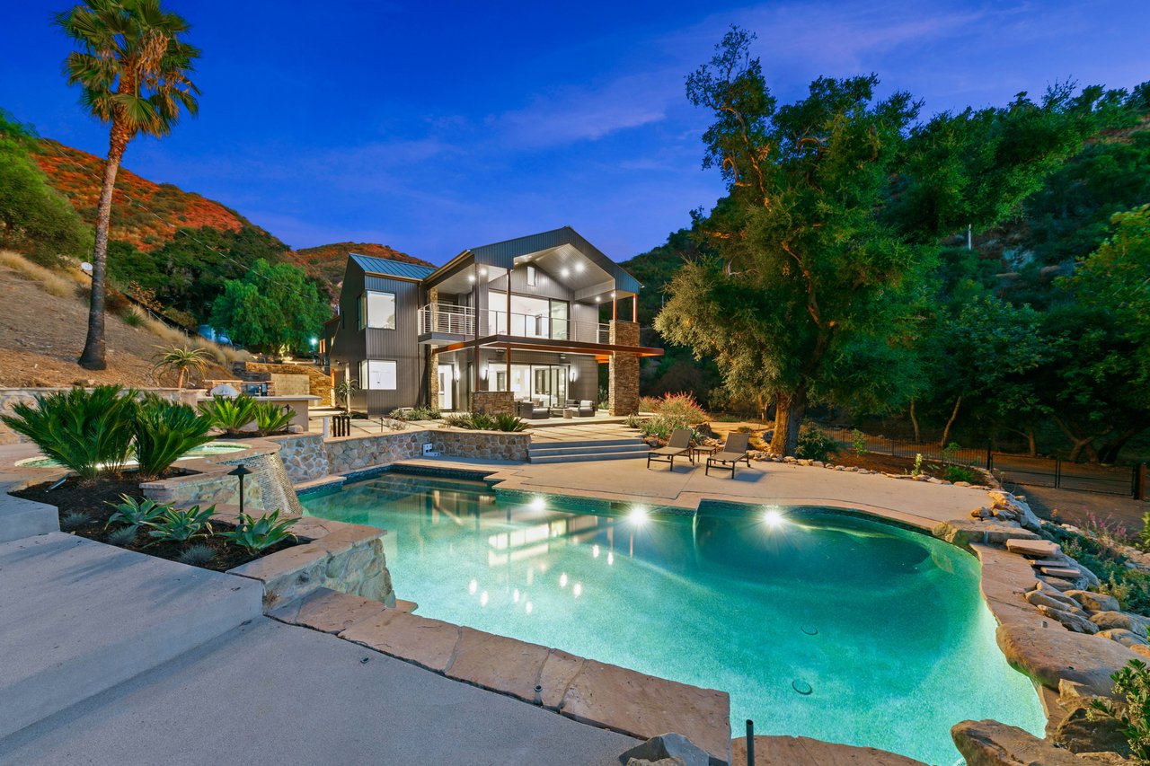 Extraordinary Modern Farmhouse 