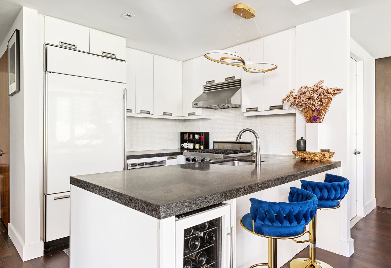 Chic Corner unit in Chelsea