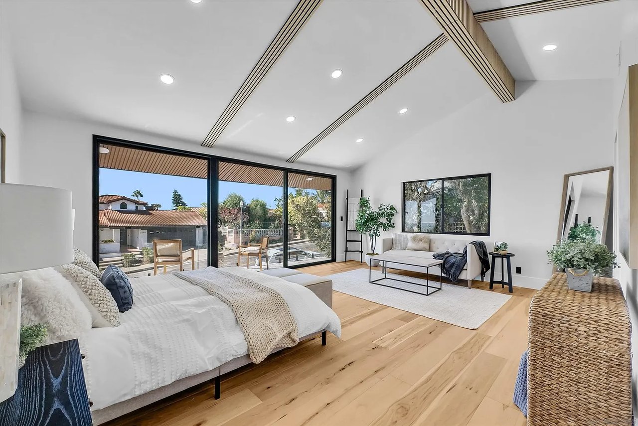 2241 Avenida Salvador