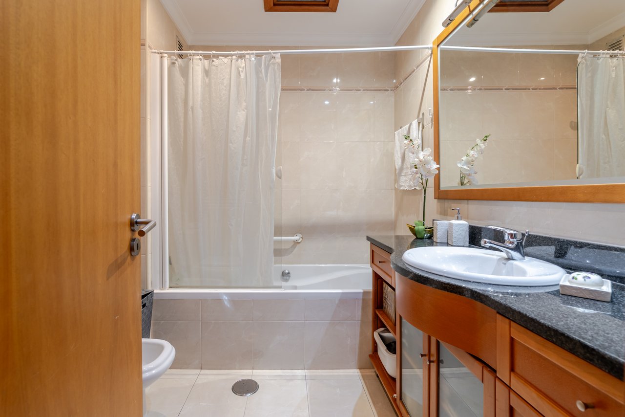 Luxury Four-bedroom Villa in Porto