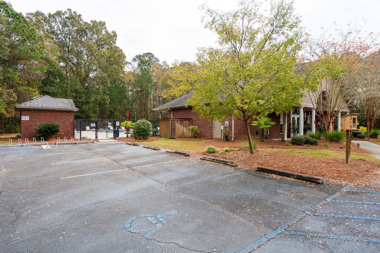 5516 Crescent View Dr