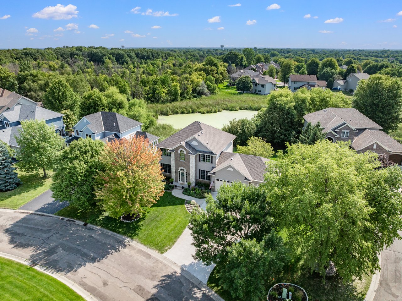 Walkout 2-Story Overlooking the Elm Creek Park Reserve