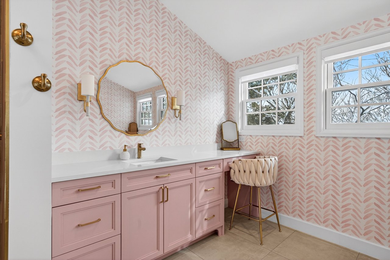 Stunning Home On The Rolling Hills Golf Course