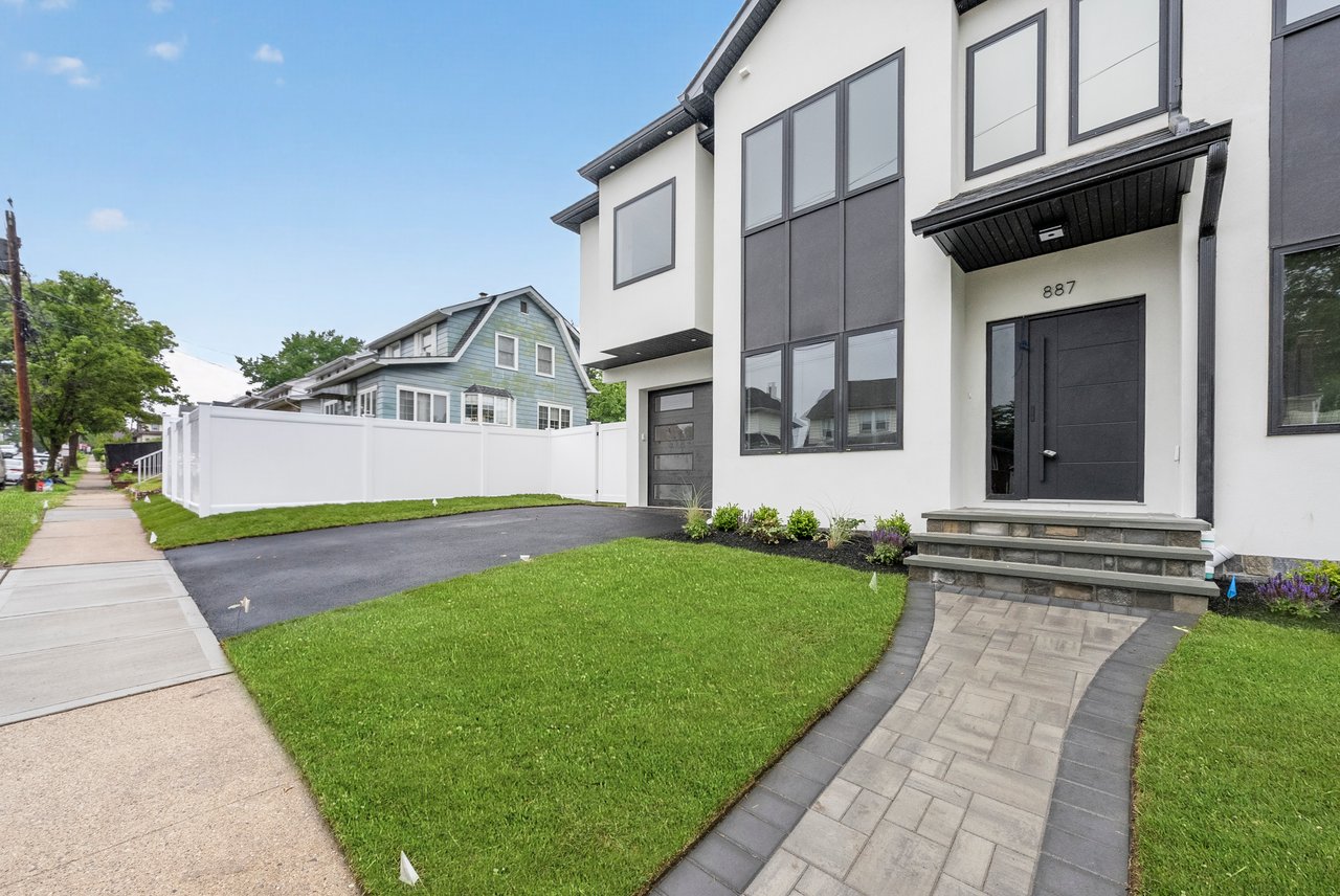 887 Linden Ave, Ridgefield, NJ 07657