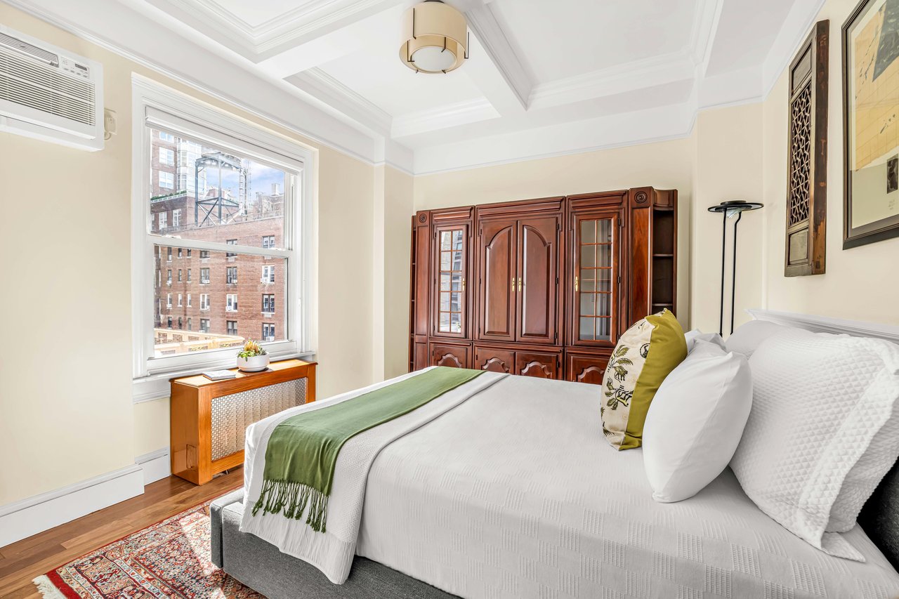 1049 Park Avenue