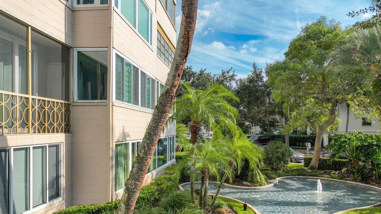 Blissful Downtown Winter Park Pied-à-Terre at Whispering Waters 