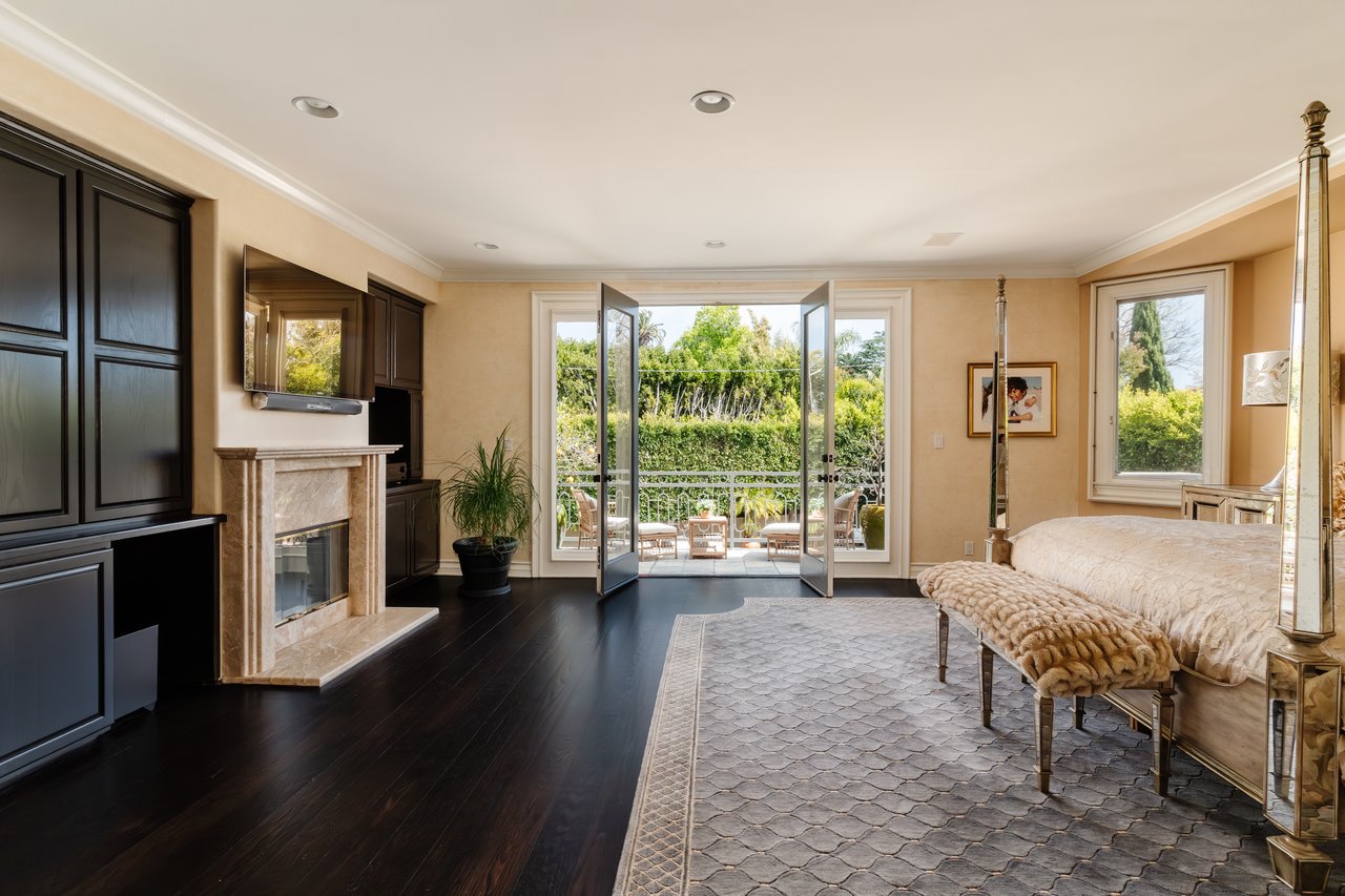 1202 San Vicente Blvd