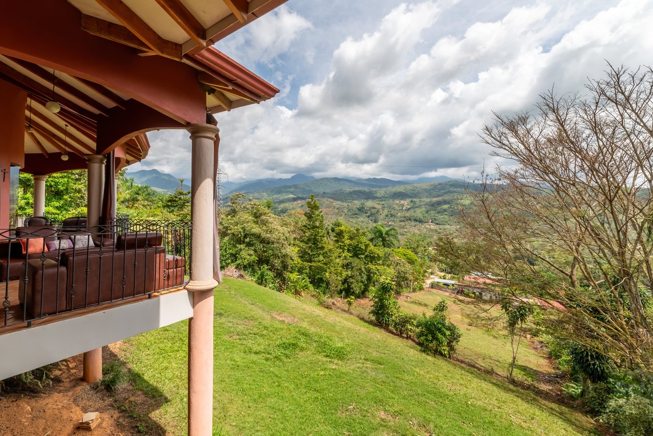 Spacious 5-Bedroom Colonial Home with 4 Bathrooms | La Bonita, Rivas.