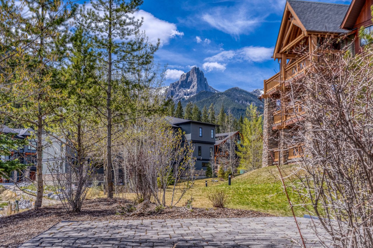106 Stewart Creek Landing Unit: 111