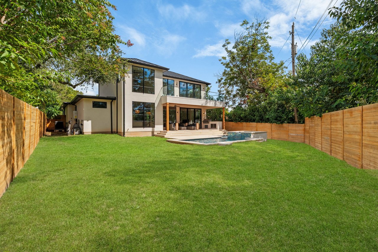 4700 Banister Ln