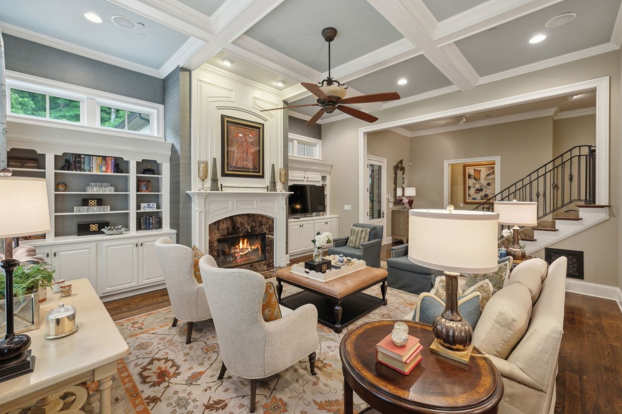 1025 Falling Leaf Cir