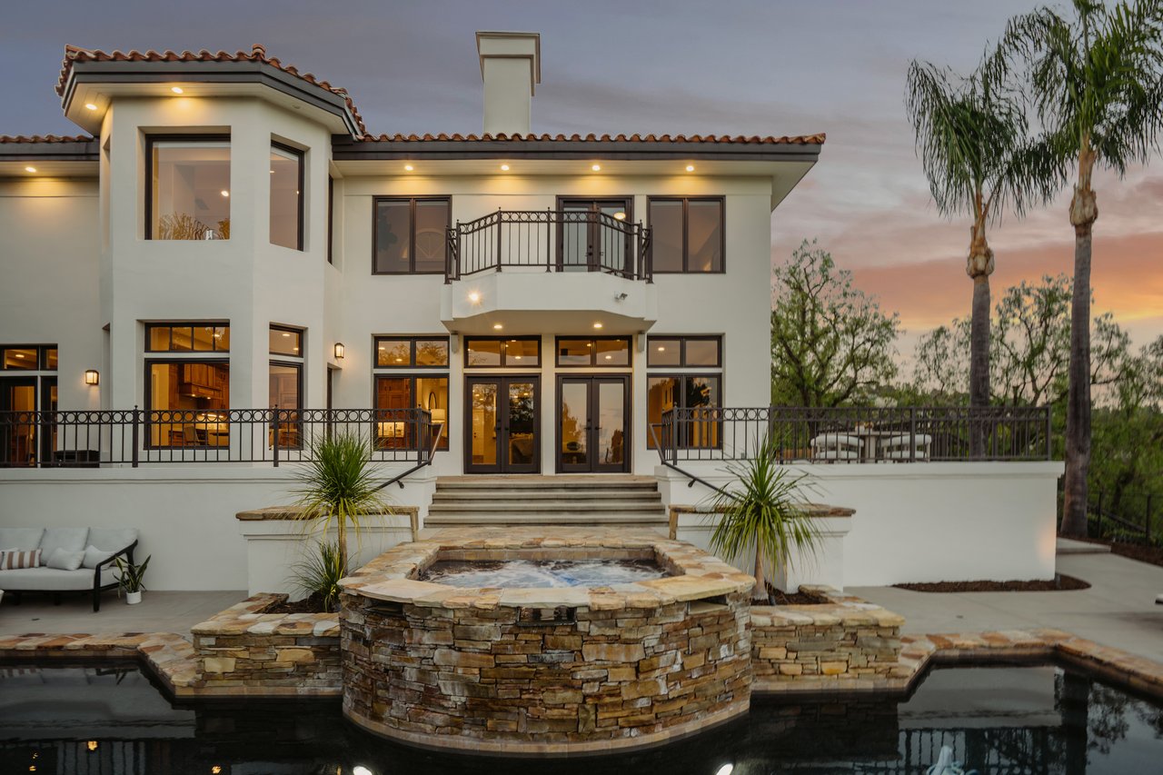 1805 Holly Tree Lane