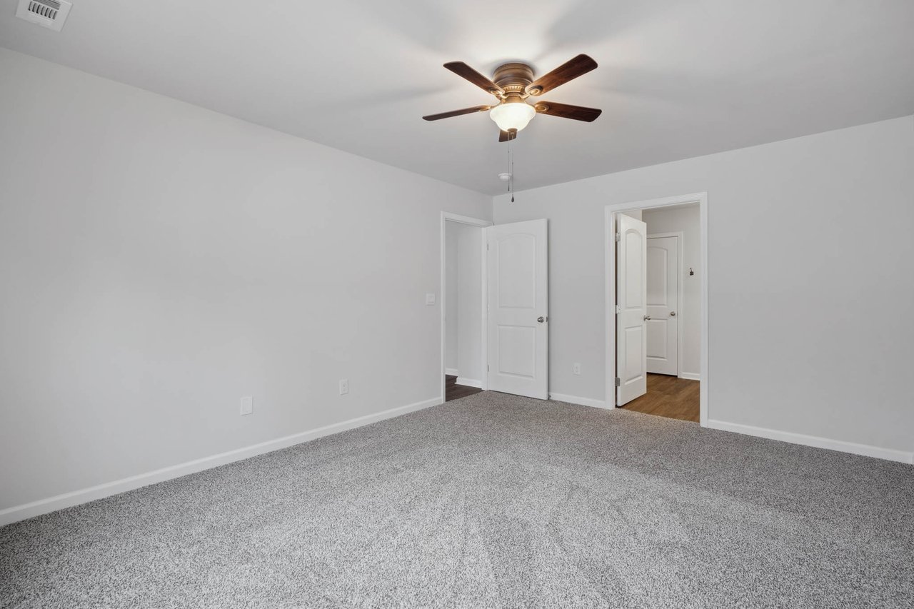 Adorable 4 Bedroom Bungalow in Owens Crossroads!!