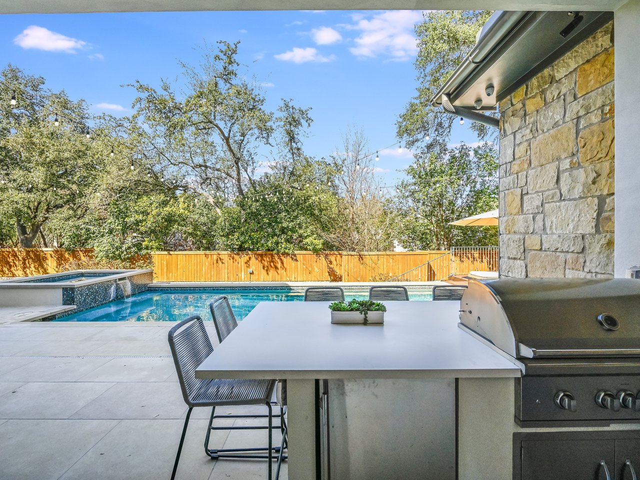 4907 Rollingwood Drive