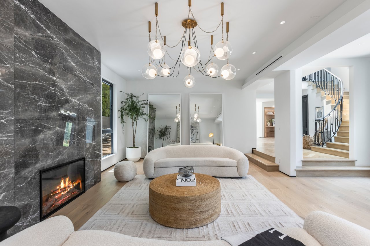 Luxury Gated Villa w/ Pool, Spa & Designer Interiors