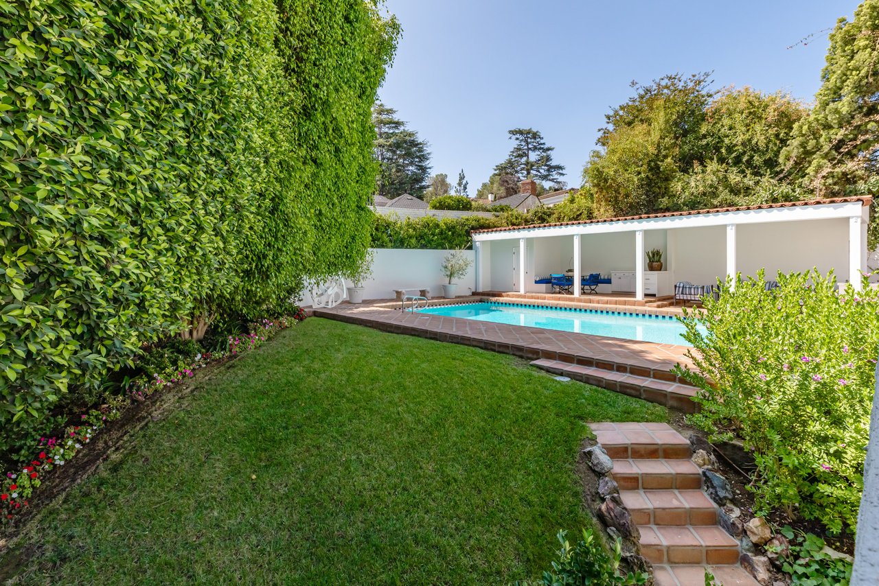 365 Comstock Ave, Little Holmby