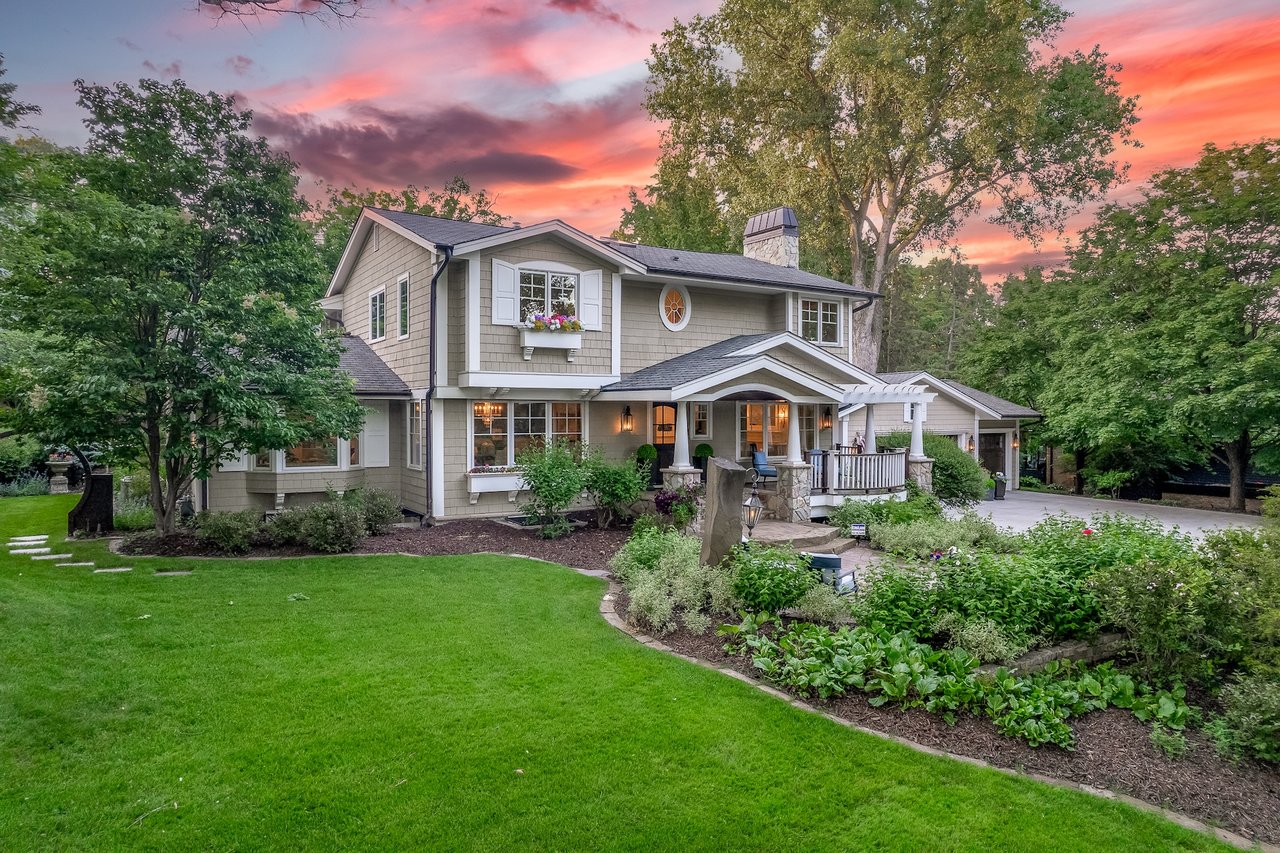 Large-lot home in Parkwood Knolls with expansive front yard and mature trees in Edina