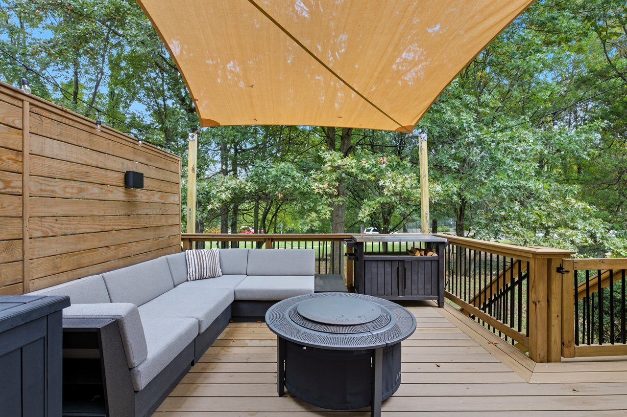 Turnkey 2 Bed Townhome plus Den & Designer Finishes 