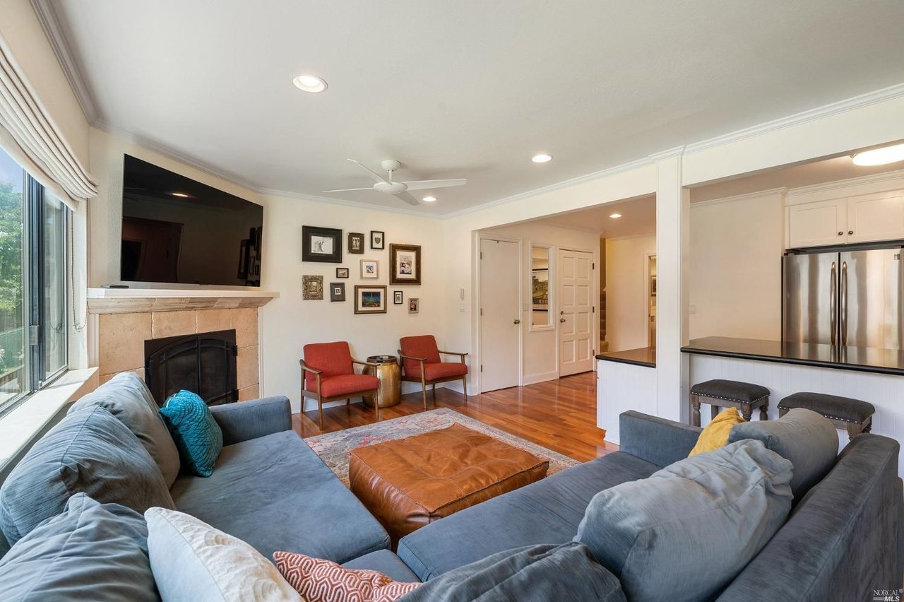 26 Belle Ave Unit 2: Rare Downtown San Anselmo Gem