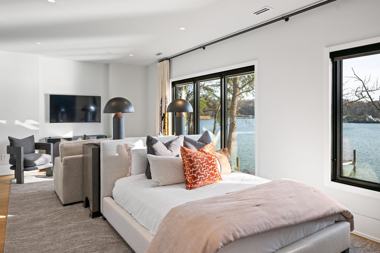 ANNAPOLIS WATERFRONT HOME | LAKE OGELTON WATERFRONT WITH CHESAPEAKE BAY ACCESS