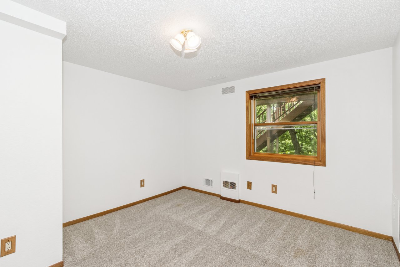 6 Woodland Dr NE