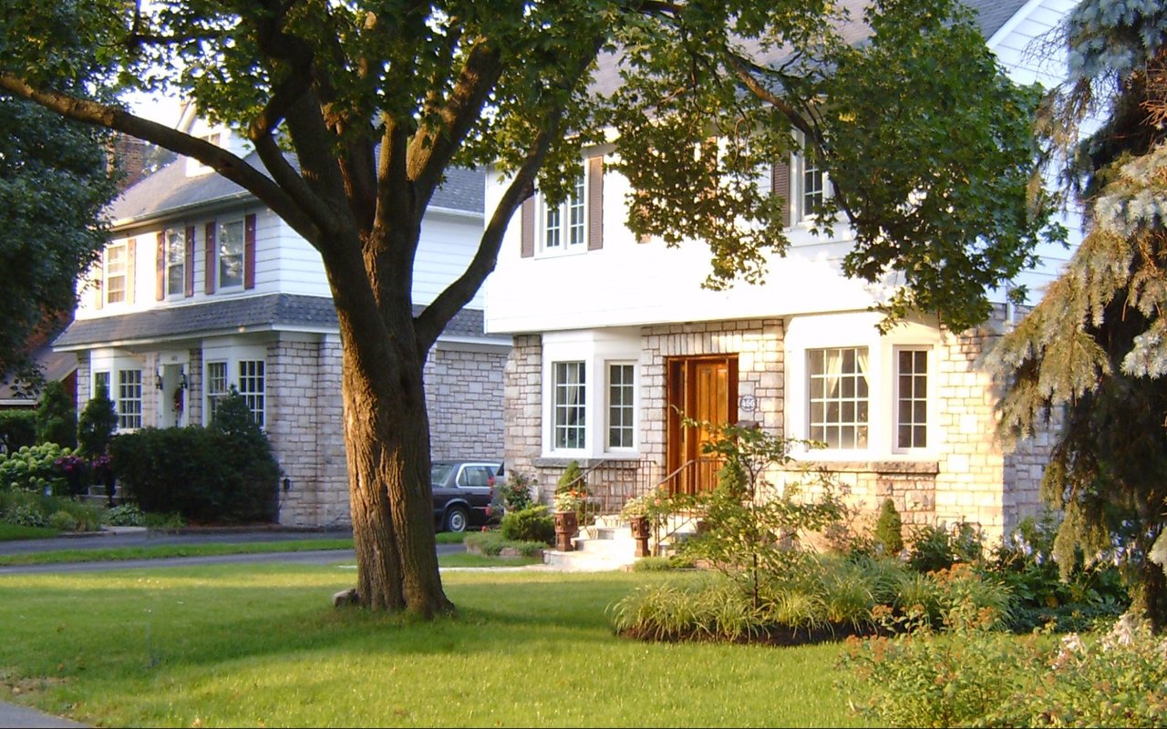Choosing the Right Neighborhood