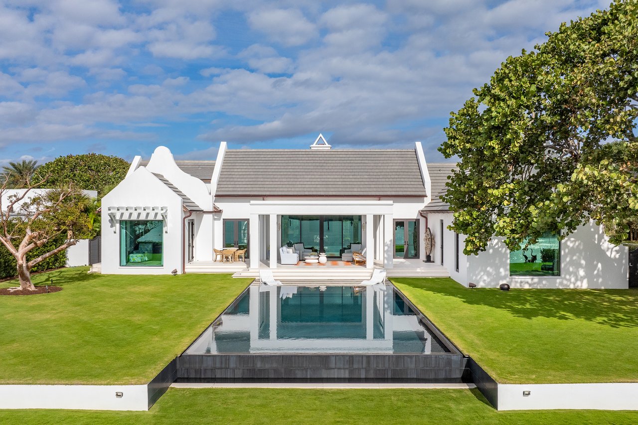 Dutch Colonial Direct Waterfront