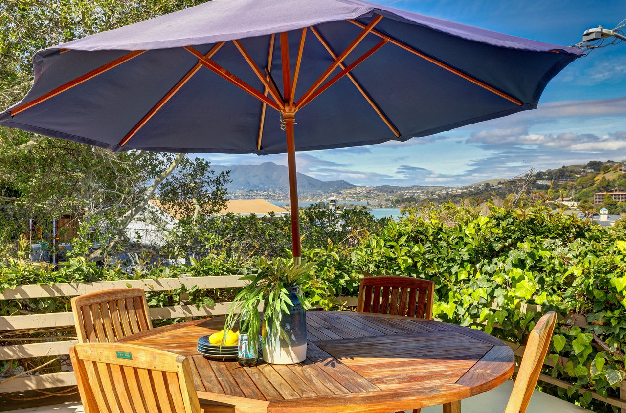 Charming Corinthian Island Cottage