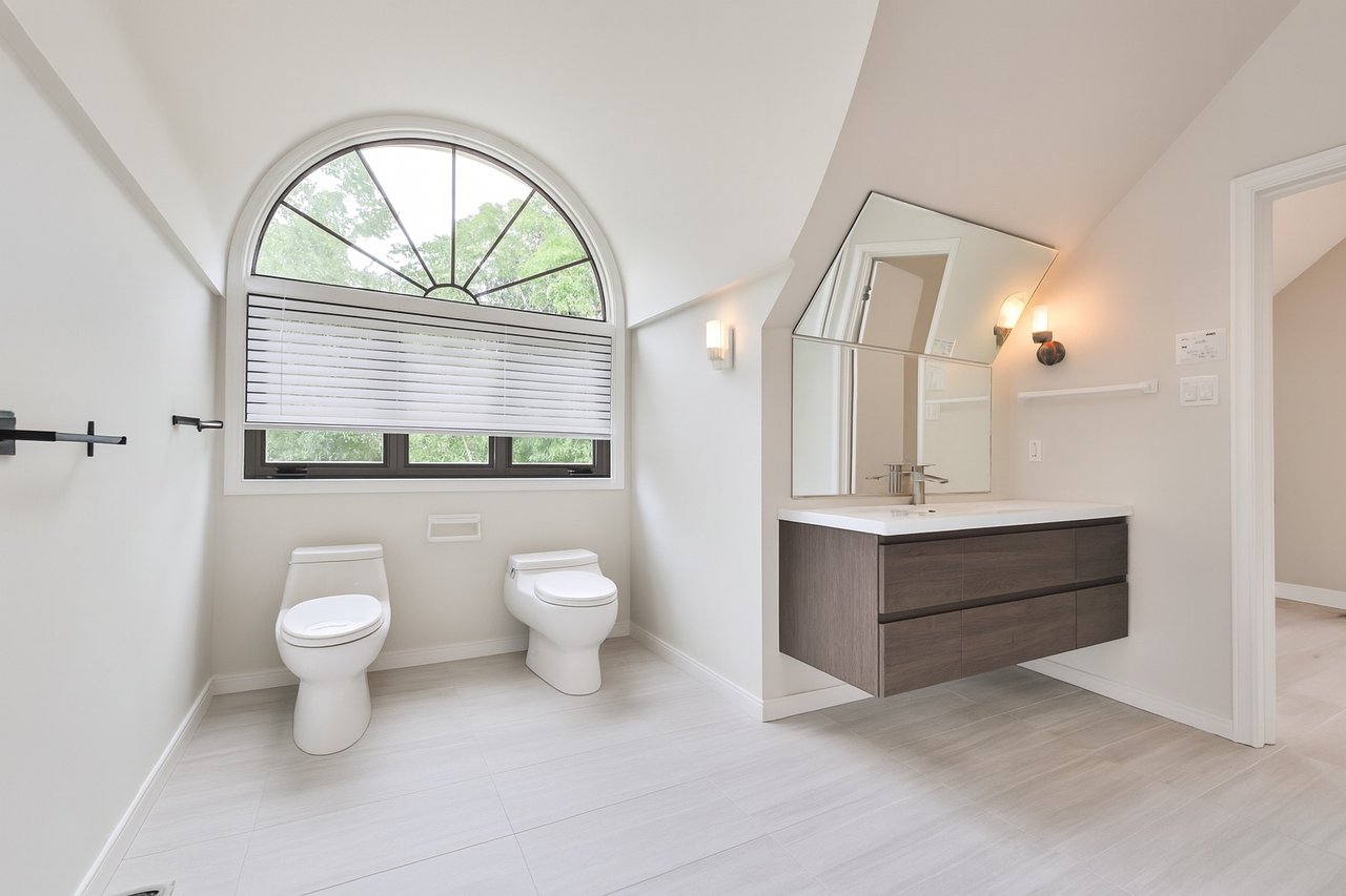 78 West River Street, Oakville