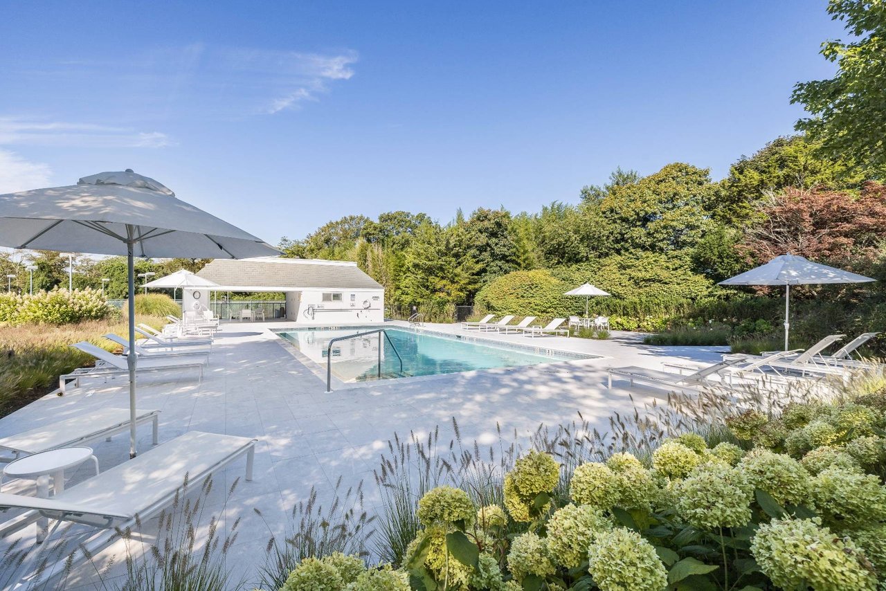 7 Cove Point Court