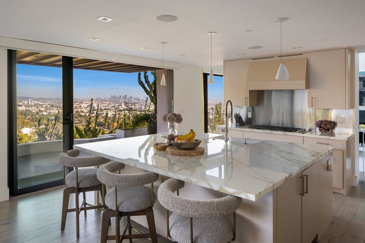 8080 Laurel View Dr, Hollywood Hills 