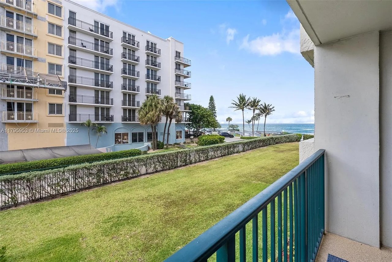 1239 Hillsboro Mile Apt 203