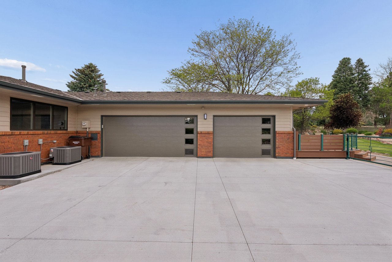 1670 Hill Circle