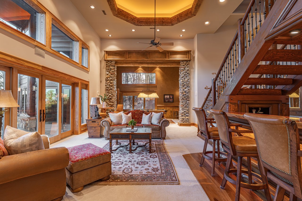 3406 Thunder Point