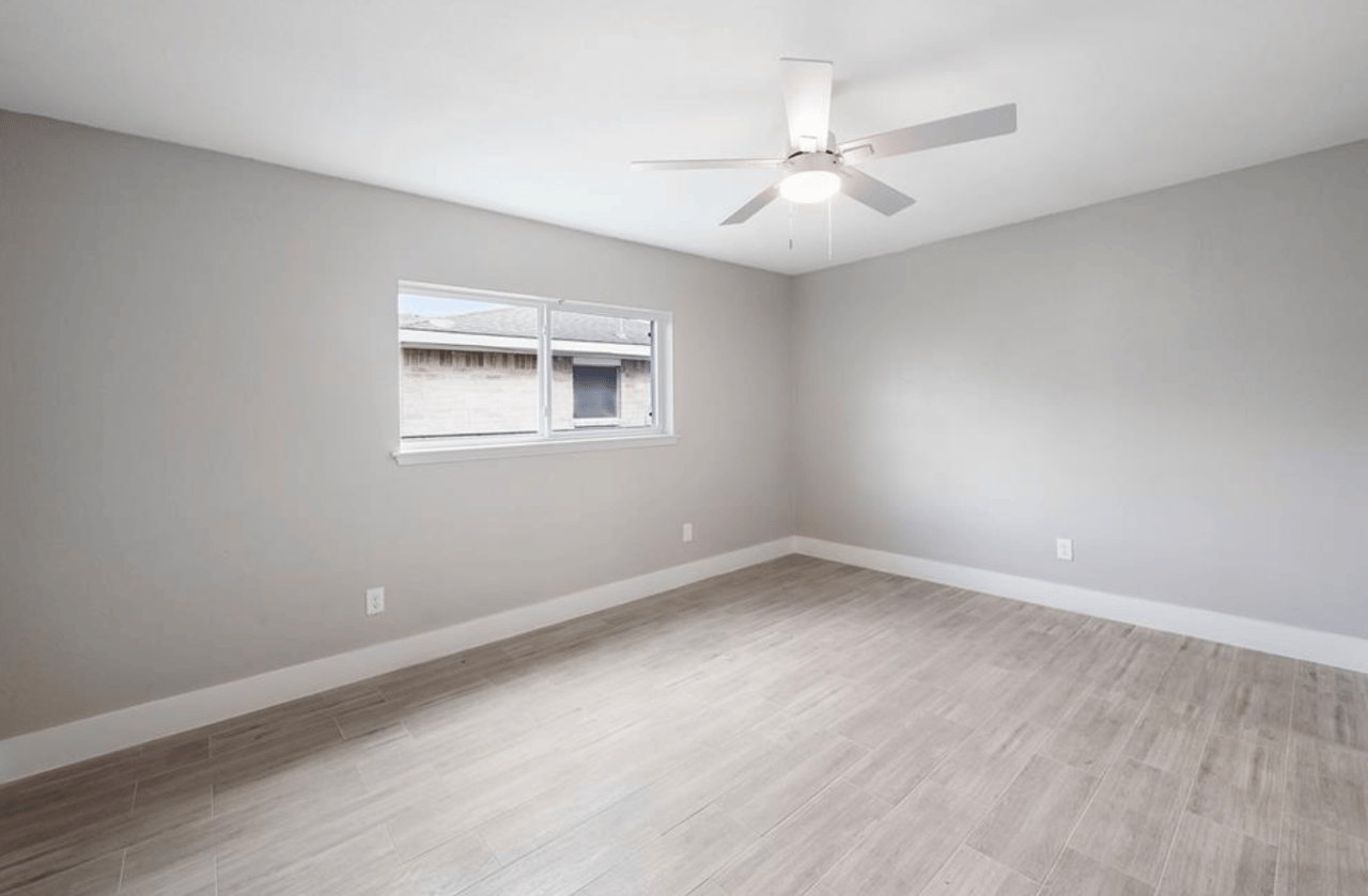 12710 Glenhollow Dr