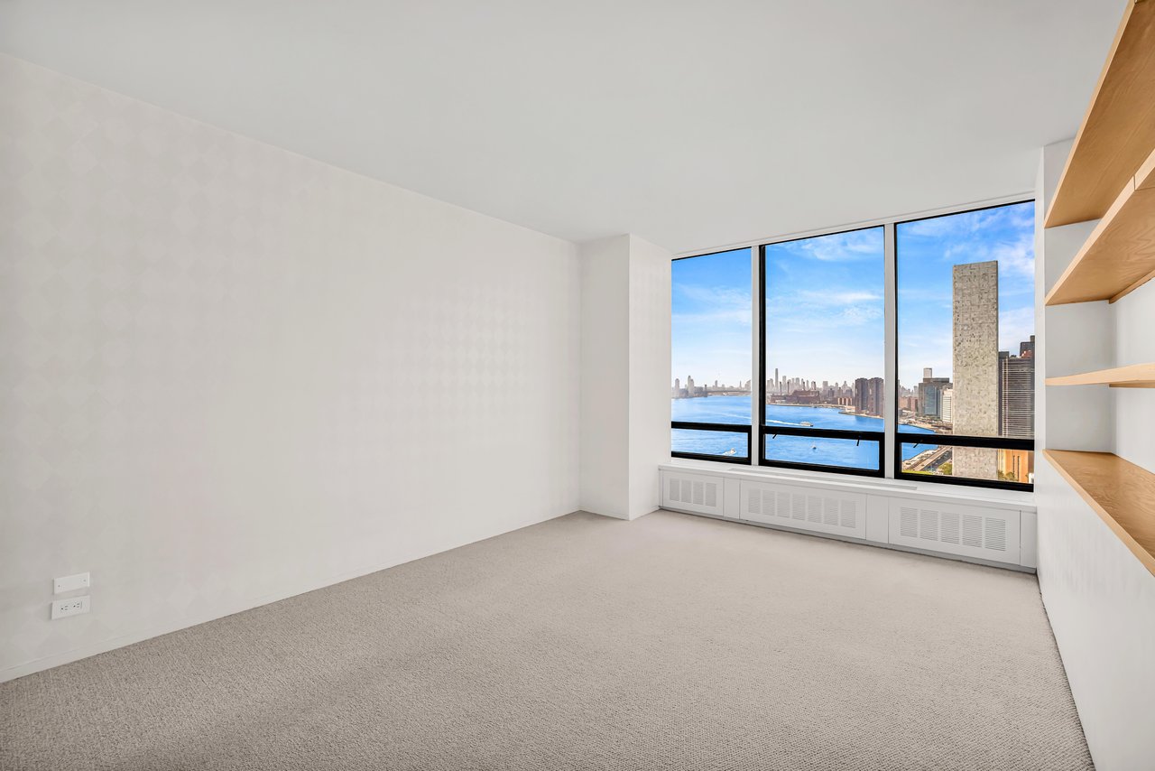 870 United Nations Plaza, 28A