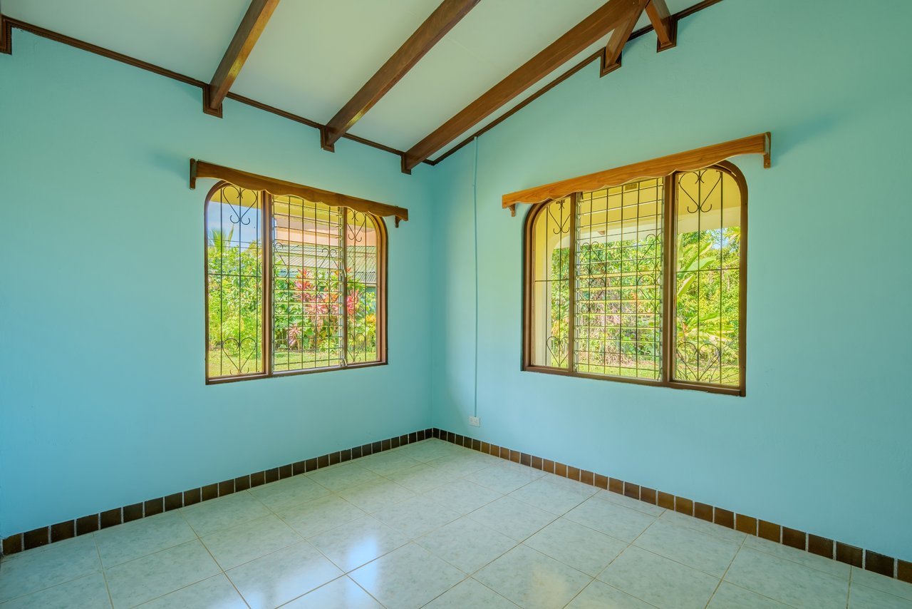 Vista Serena, beautiful House surrounded by nature in Villa Nueva de Quepos